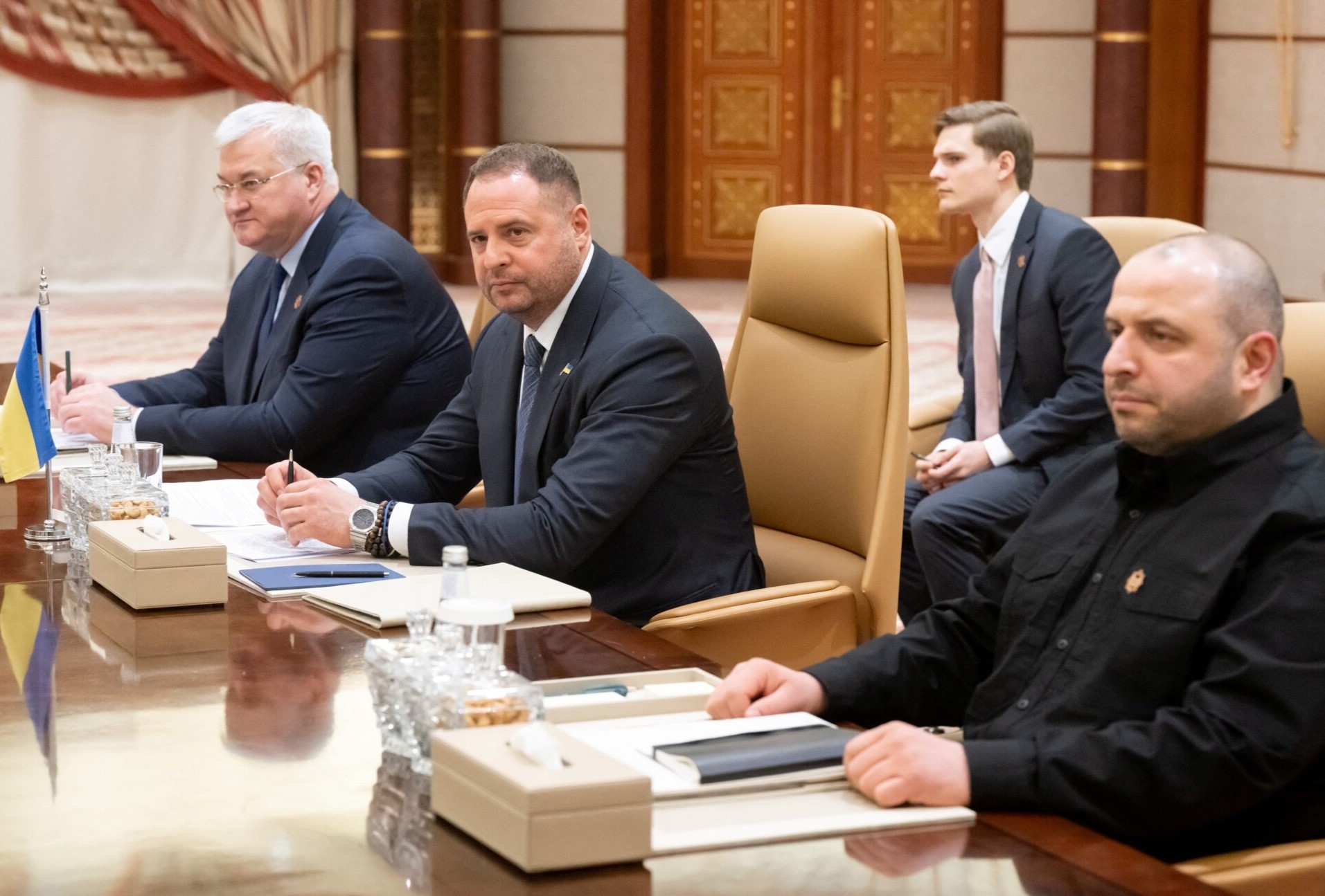 Єрмак, Сибіга та Умєров прибули в Париж на переговори зі США