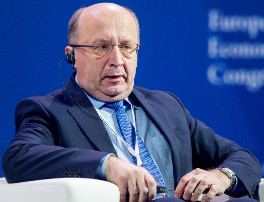 Єврокомісар заявив, що встановлення миру в Україні загрожує нападом Росії на країни Європи